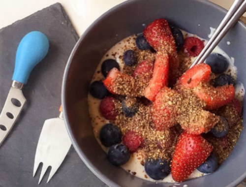 Yoghurt with strawberries, blueberries and flaxseed mix